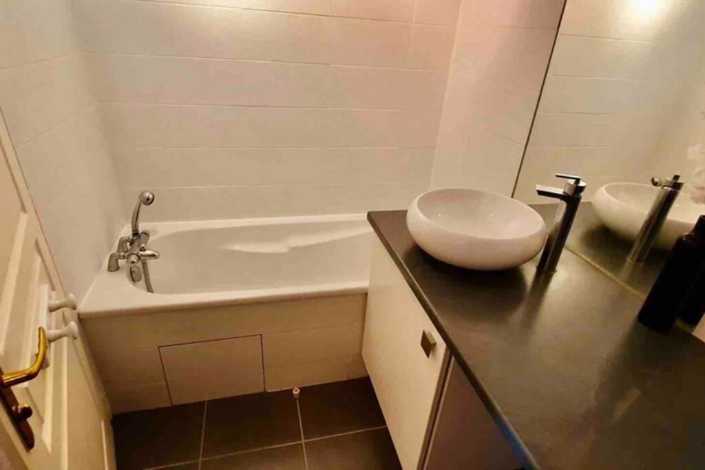Tichnich Appartement - 2 Bedrooms - 1 Min Away From Train Station Аннемас Экстерьер фото